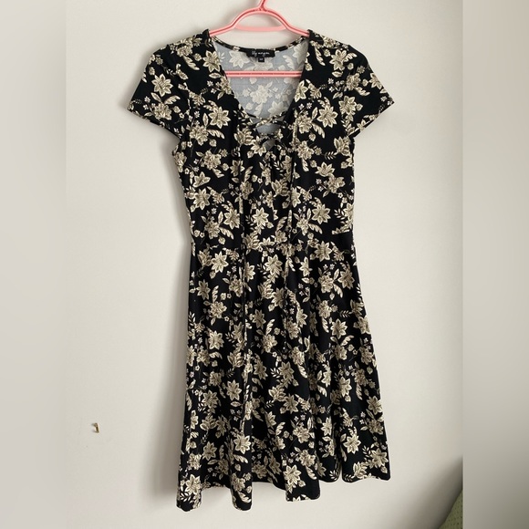 Flower Patterned Dress - Picture 2 of 5